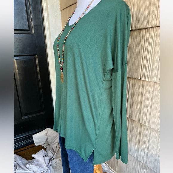 NWT Double Zero Forest green loose fit long vneck long sleeved blouse - Picture 2 of 3